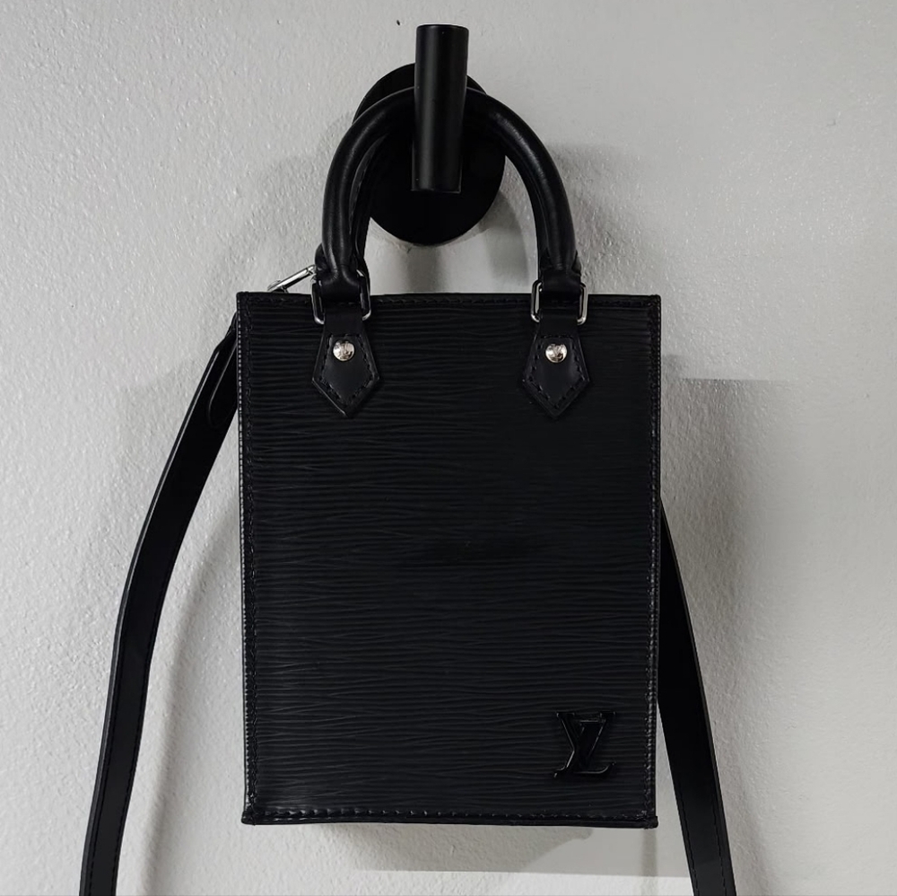 LOUIS VUITTON Epi Leather Petit Sac Plat
